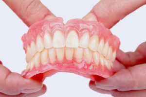 Snímatelné a částečné snímatelné zubní náhrady - Clinic+